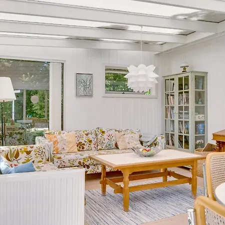 With A Fireplace 07 בית נופש